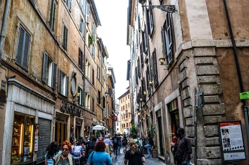 Neighborhood of Trastevere Rome | Stories by Soumya