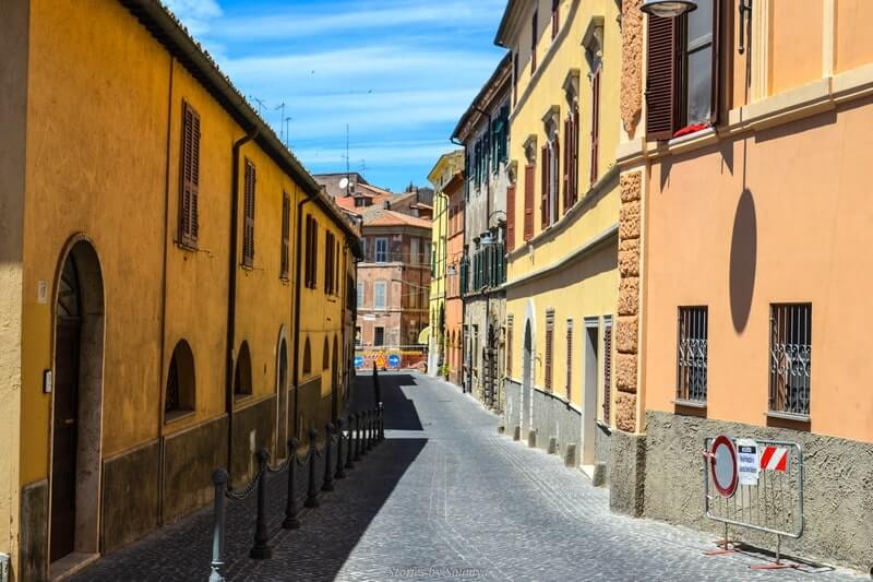 The colorful lanes of Tarquinia | Stories by Soumya