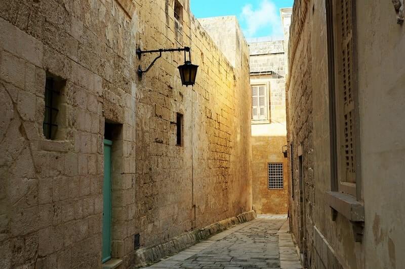 The narrow streets of Mdina Malta