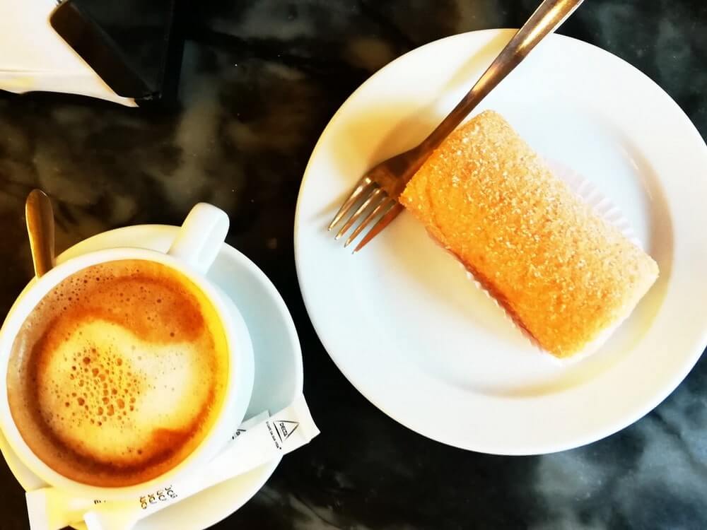 coffe and cake in Lisbon