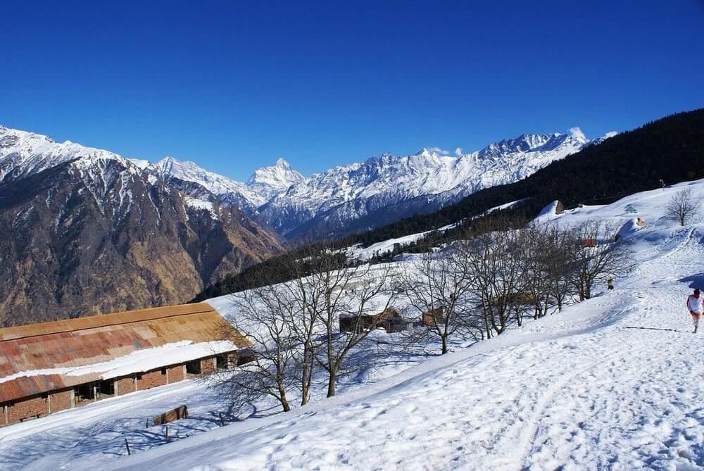 Snowcovered slopes of Auli Uttarakhand - one of the best places to visit in winter in India for adventure-seekers