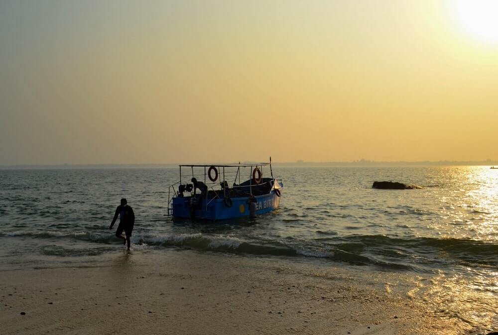 Getting to St. Mary's Island by ferry from Malpe beach