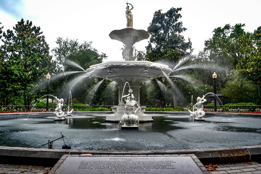 Forsyth Park Fountain is one of the best things to do in Savannah for free