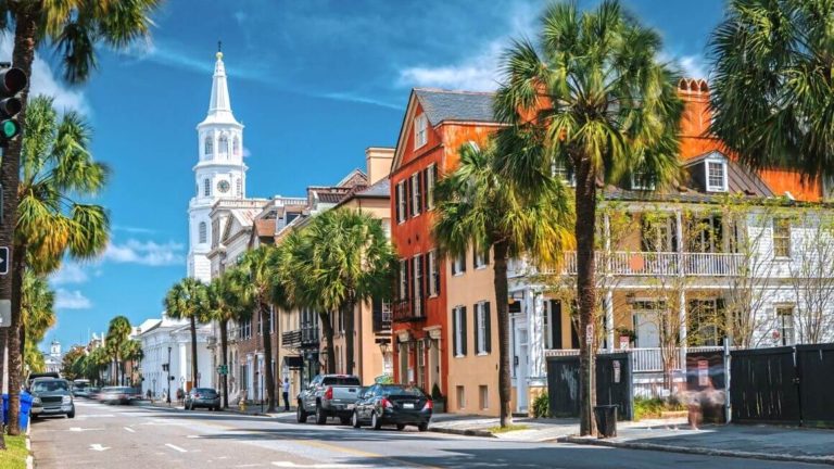 Spend the perfect weekend in Charleston SC with this amazing 3-day Charleston itinerary that includes the best things to do in Charleston, best places to eat, and best places to stay. Be sure to check out the special Charleston historical experiences. #Charleston #SouthCarolina