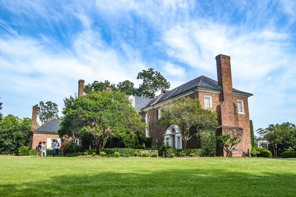 Backyard of the Boone Hall mansion