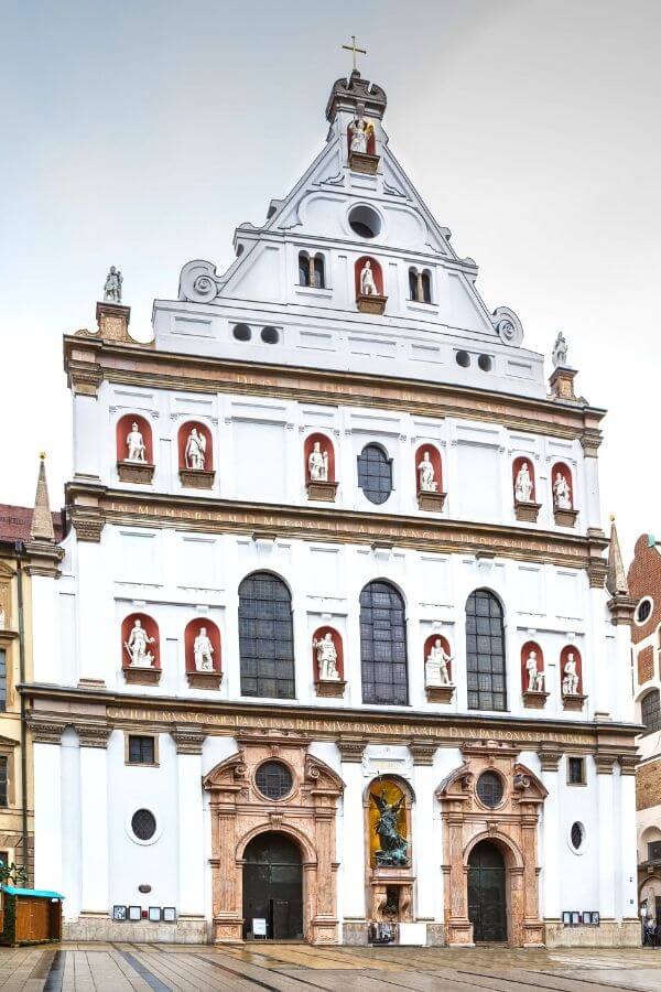 White facade with niches at Michaelskirche Munich