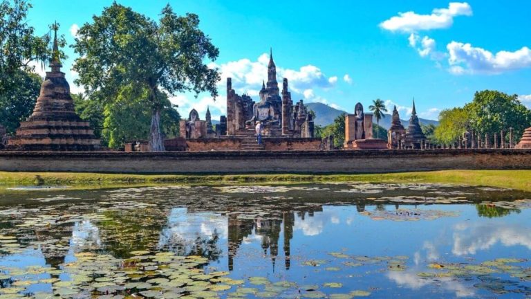 Traveling to Sukhothai Thailand? Looking for the best things to do in Sukhothai Historical Park? Be sure to grab this ultimate travel guide for Historical Park of Sukhothai with the best Sukhothai temples to visit, best Buddha statues to check out, and all about the beautiful Wat Mahathat. #Sukhothai #Thailand