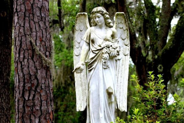 13 Most Haunted Places In Savannah GA + Best Ghost Tours!