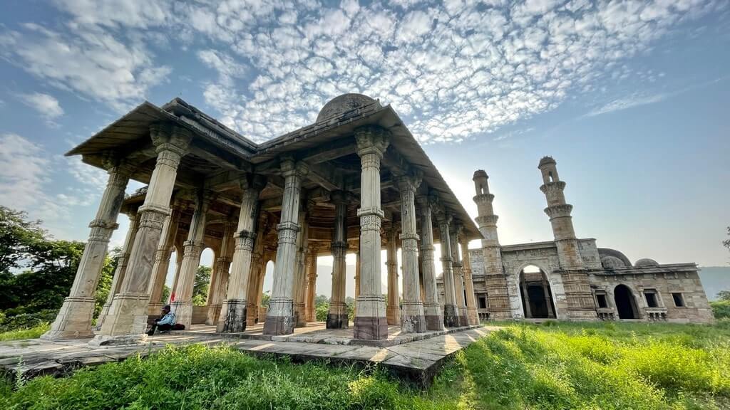 Kevada Masjid and Cenotaph