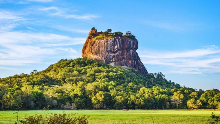 Visiting Sigiriya rock fortress in Sri Lanka? Grab this ultimate Sigiriya travel guide with the best things to do in Sigiriya, art, history, and incredible views of Sigiriya. #Sigiriya #SriLanka