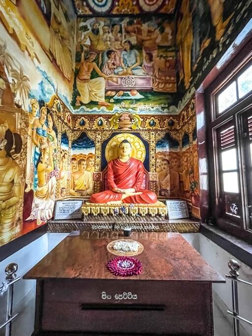 Buddha at the main shrine of Nagadeepa Purana Vihara