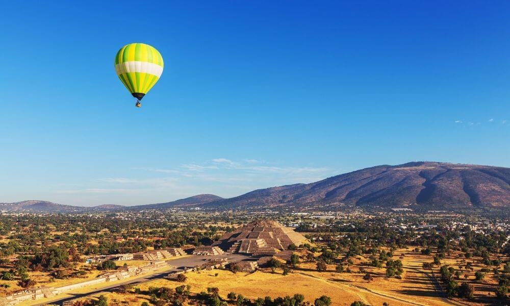 Balloon tour over Teotihuacan