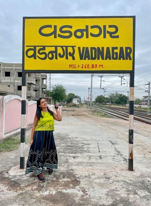 Vadnagar railway station signpost