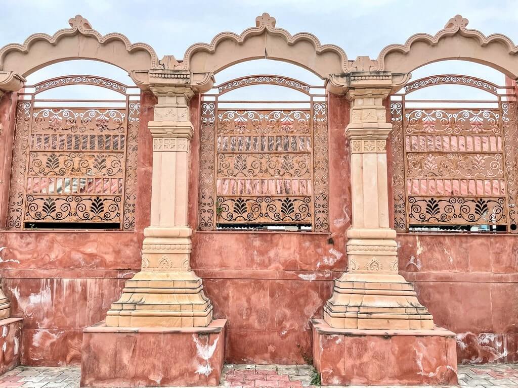 Vadnagar railway station arches