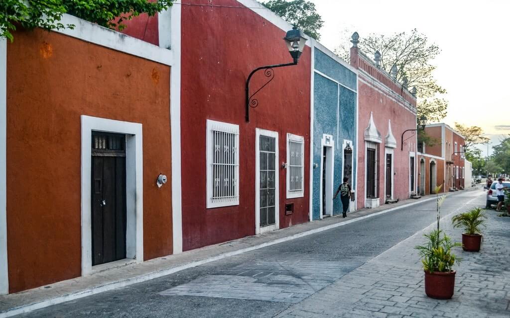 Valladolid's colorful street - Calzada de los Frailes