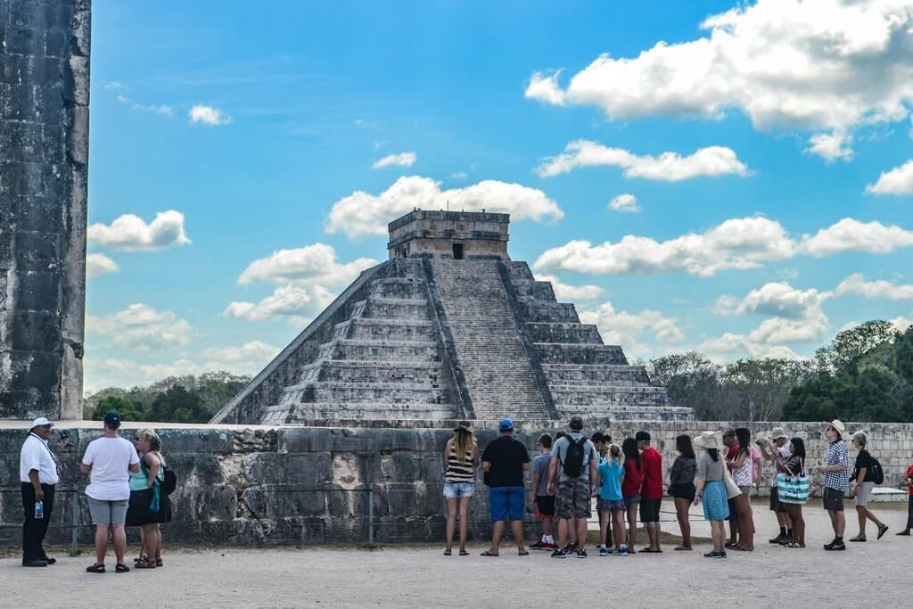 Tour groups in Chichen Itza