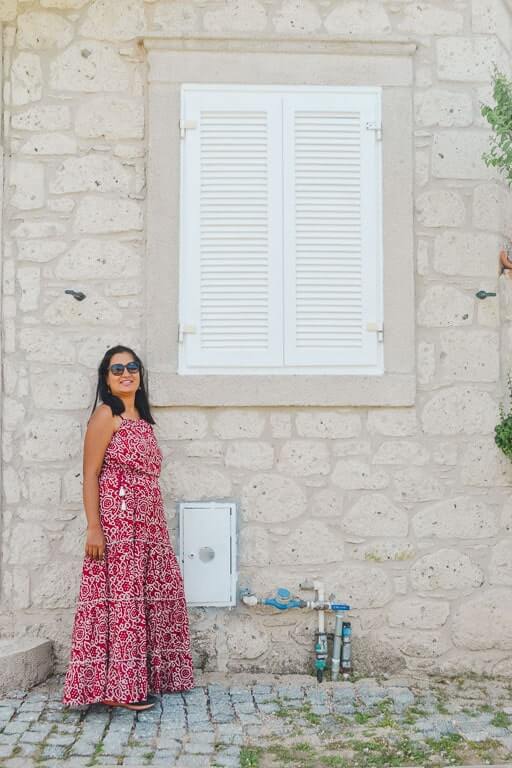 Author standing by a white window in Alacati Turkey