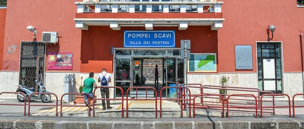 Pompei Scavi train station