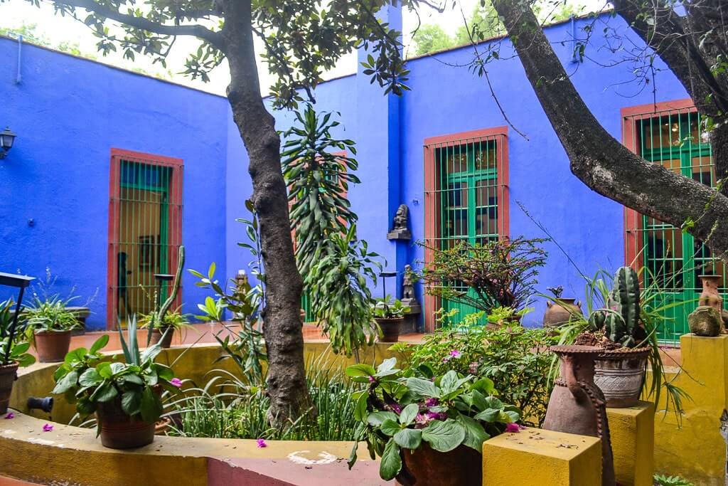 The courtyard of Frida Kahlo Museum