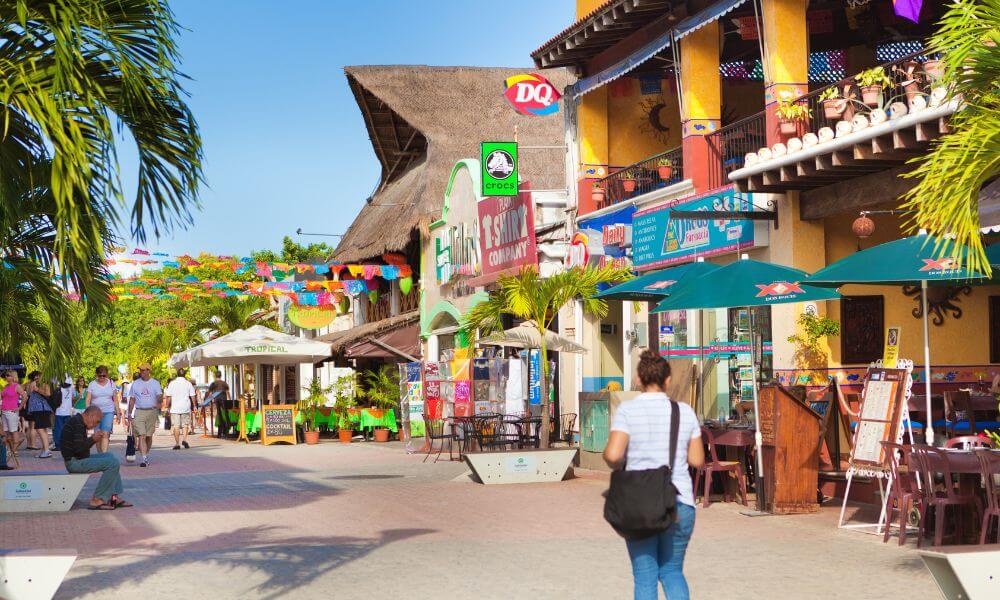 La Quinta Avenida - a must-have in Playa del Carmen itinerary