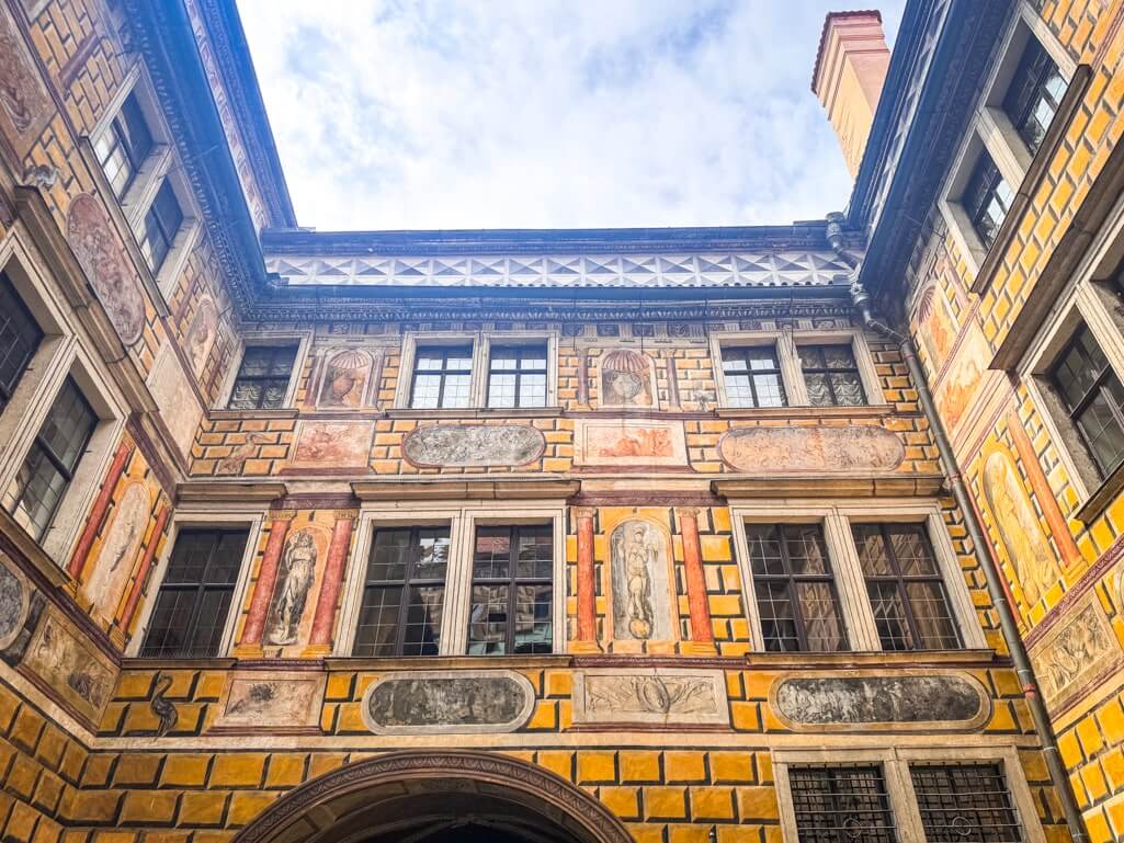 Frescoes on the walls of the castle courtyard.