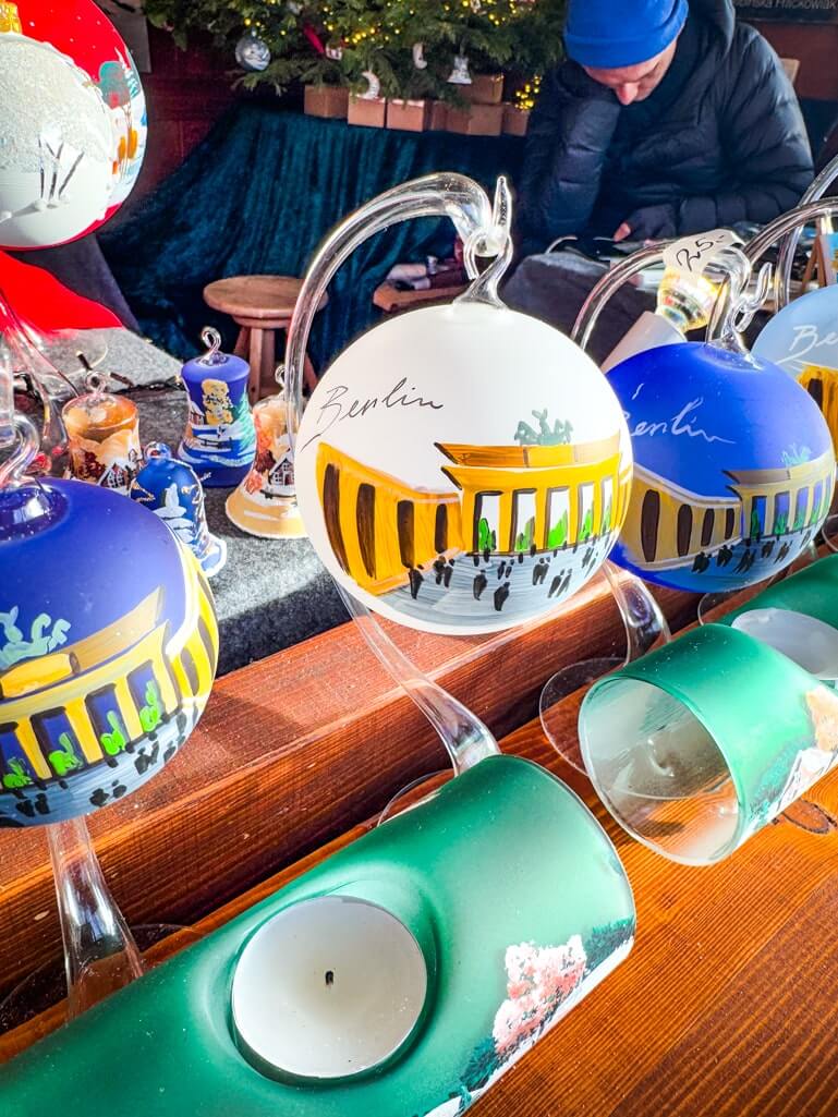 Glass bowls and artisan working on them in Berlin